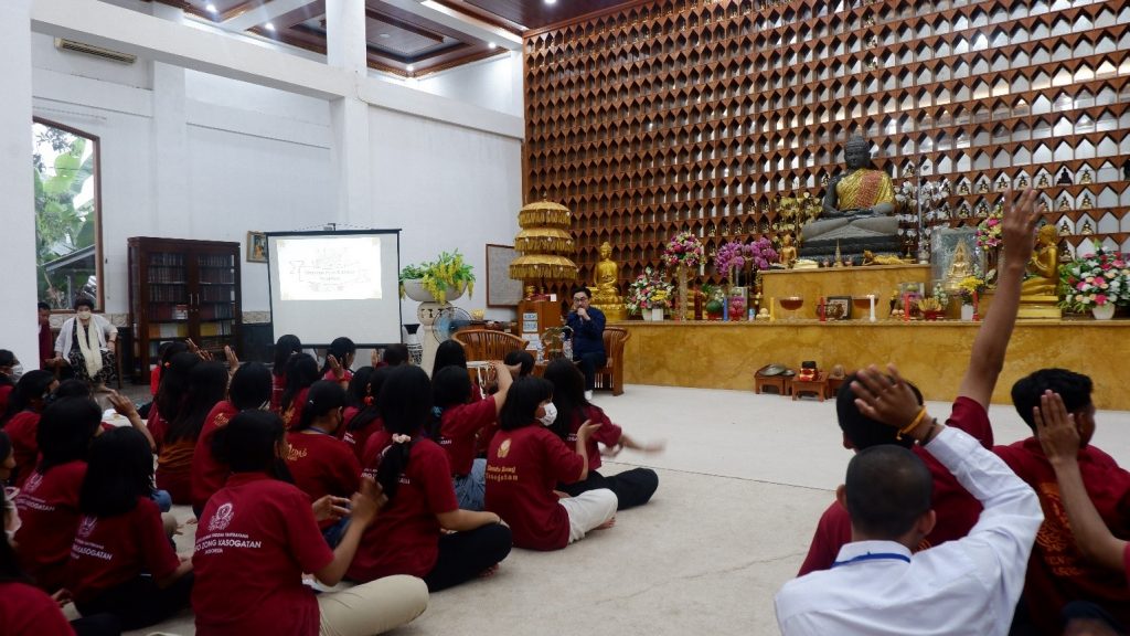 Bapak Yusuf Sumartha pembicara sharing knowledge "Skill, Edukasi dan Karir"