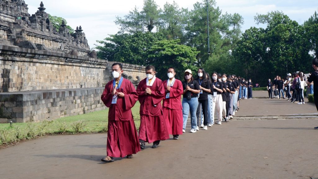 Pradaksina di Candi Borobudur